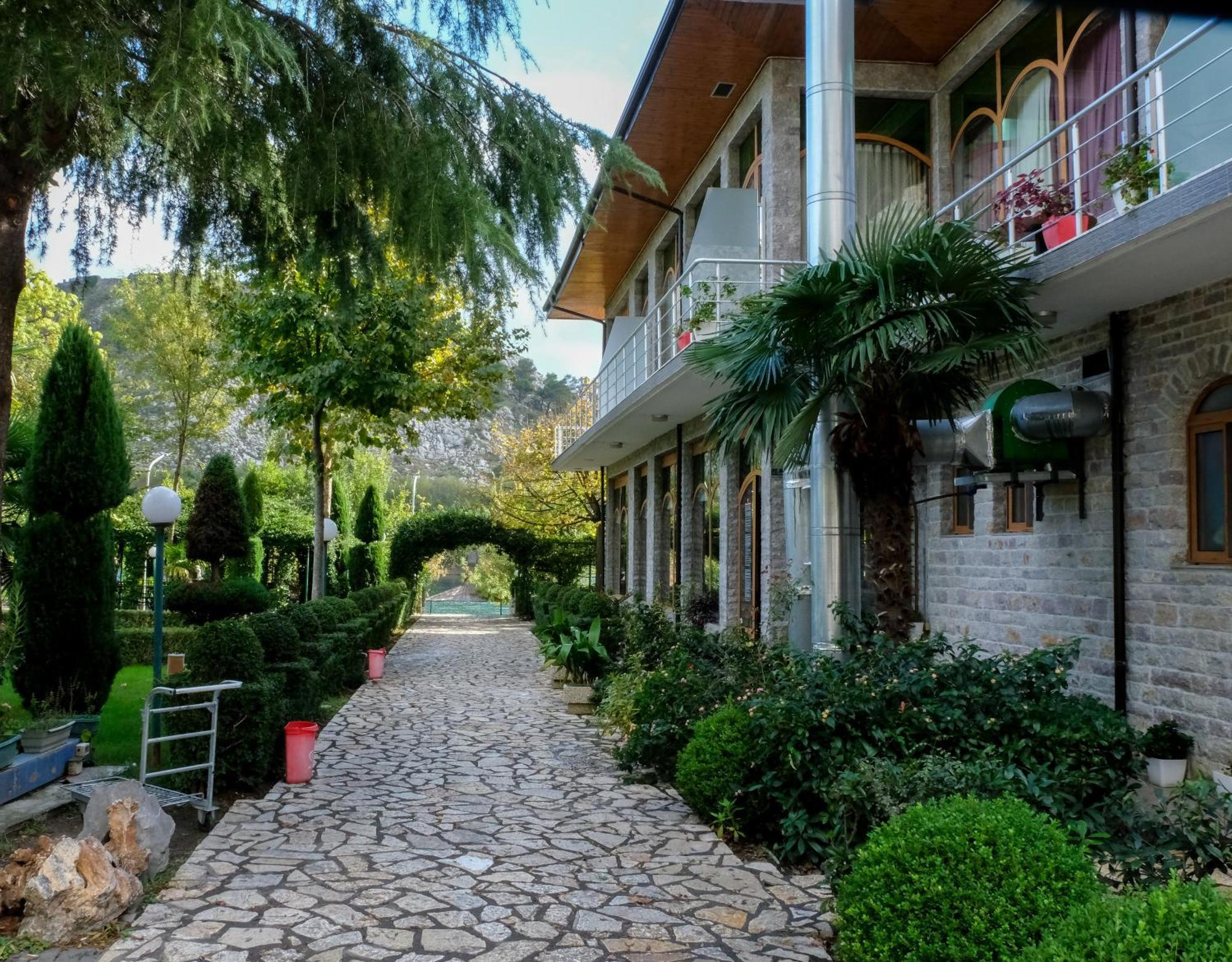 Buna Park Hotel Berdic e Siperme Exterior foto